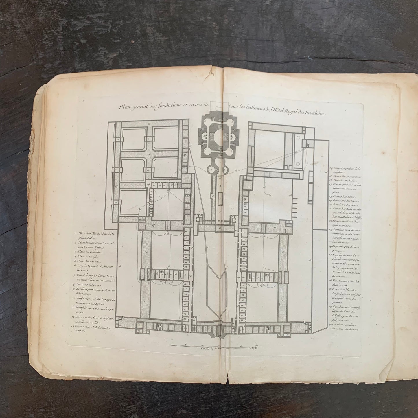 1700s Description historique de l'Hôtel royal des invalides by Pérau M. l'abbé.
