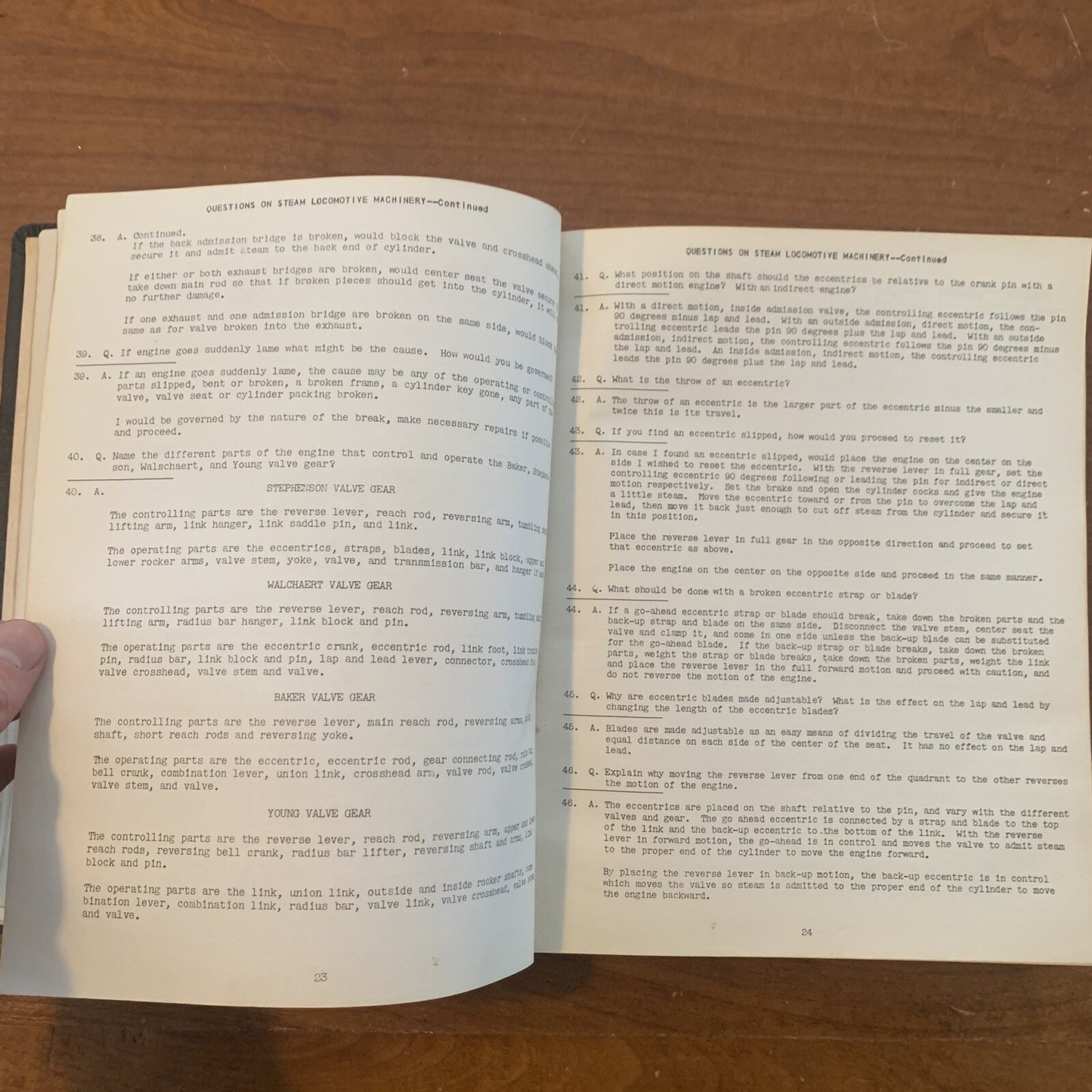 1943 Mark F Herrick LOCOMOTIVE ENGINEERS & FIREMANS MANUAL OF QUESTIONS 3rd Ed